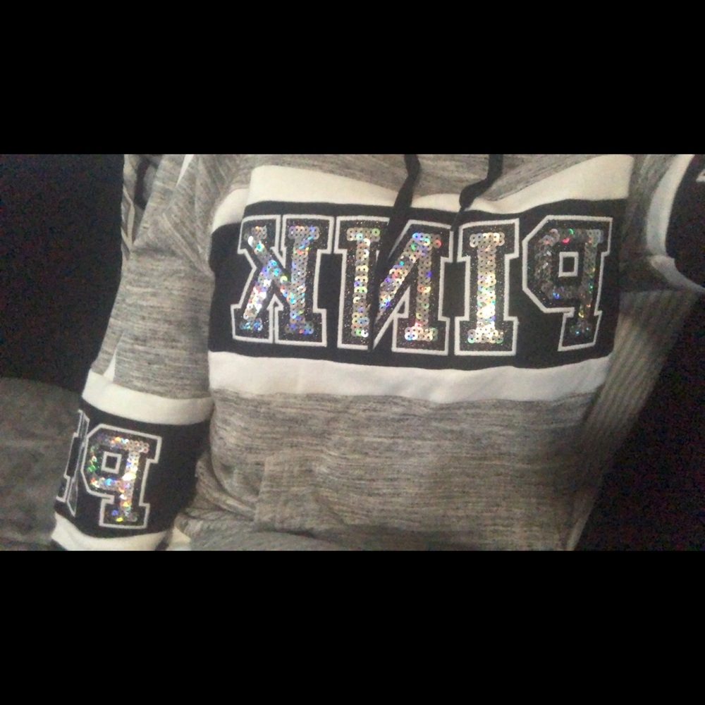 Iso this hoodie in a small or Xs